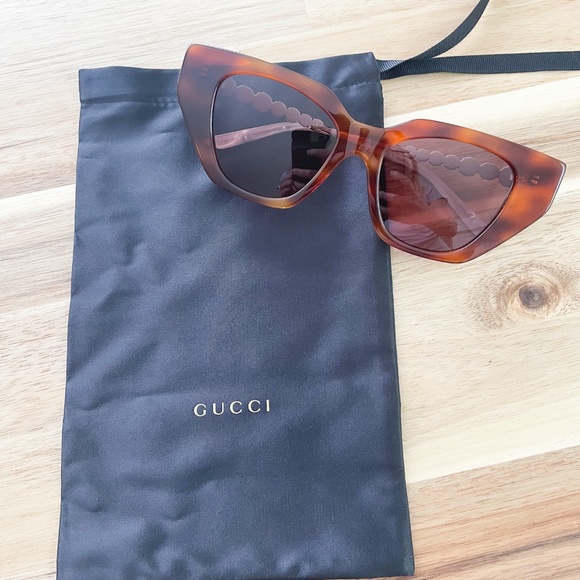 Gucci Accessories - NWT Gucci Cat Eye Sunglasses